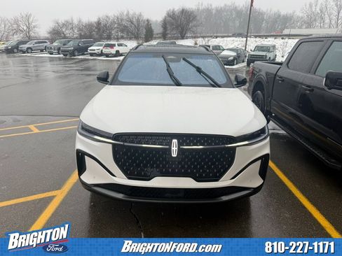 Used 2024 Lincoln Nautilus Reserve w/ Equipment Group 203A image 2