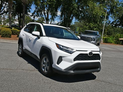 Used 2023 Toyota RAV4 XLE w/ Convenience Package FWD image 6