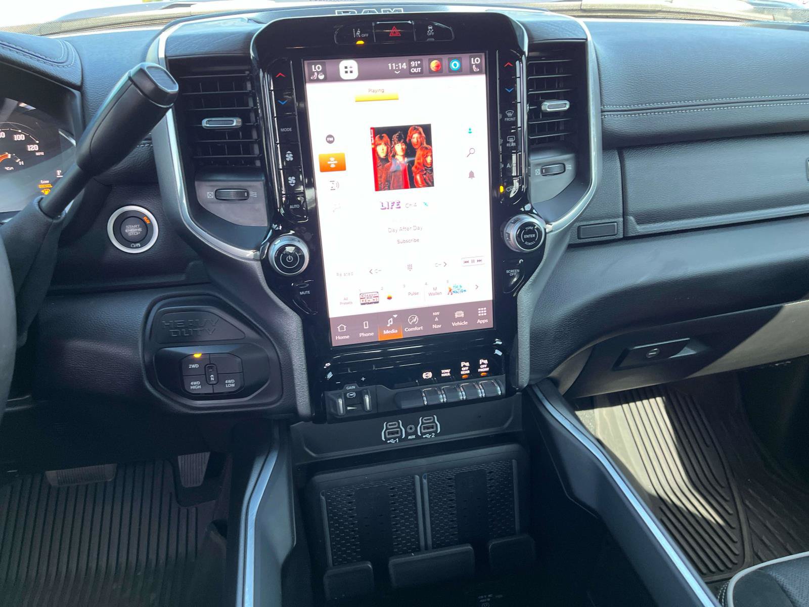 Used 2025 RAM 2500 Laramie w/ Night Edition AWD/4WD image 15