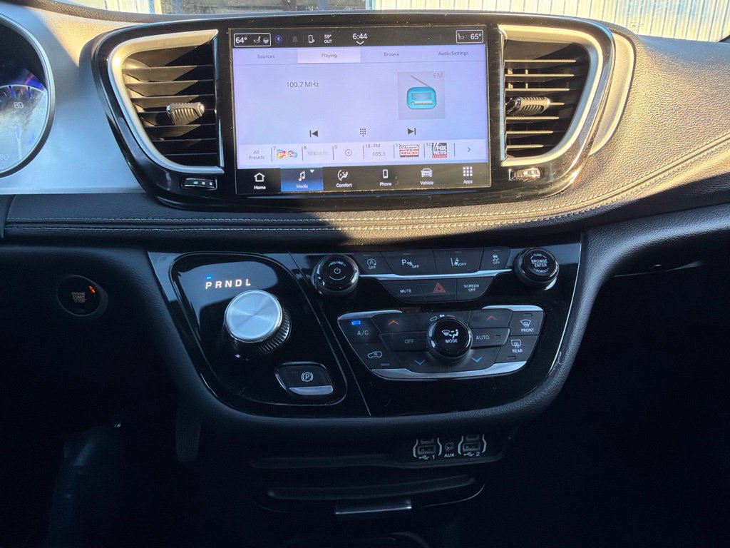 Used 2024 Chrysler Pacifica Touring FWD image 20