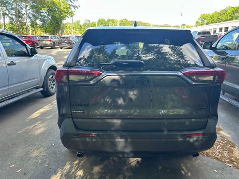 Used 2022 Toyota RAV4 LE image 3
