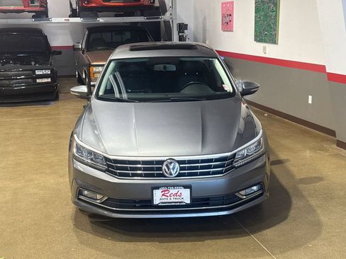 Used 2018 Volkswagen Passat 2.0T SE FWD image 11