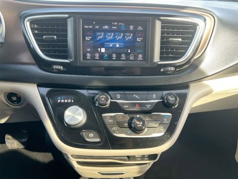 Used 2019 Chrysler Pacifica Touring-L image 28