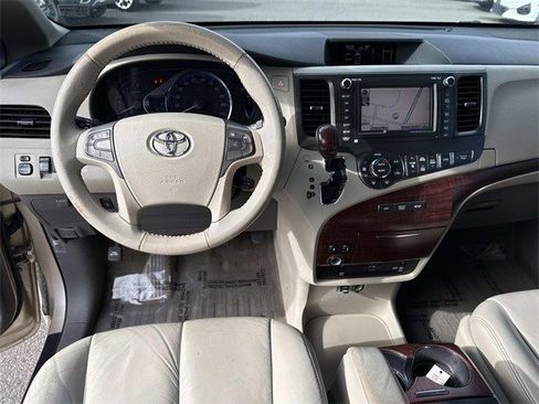 Used 2011 Toyota Sienna XLE image 18
