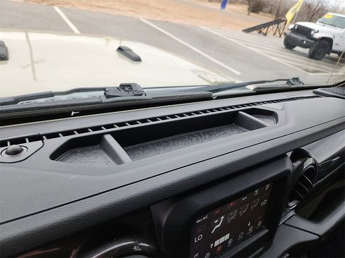 Used 2022 Jeep Gladiator Sport image 30