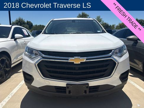 Used 2018 Chevrolet Traverse LS FWD image 2
