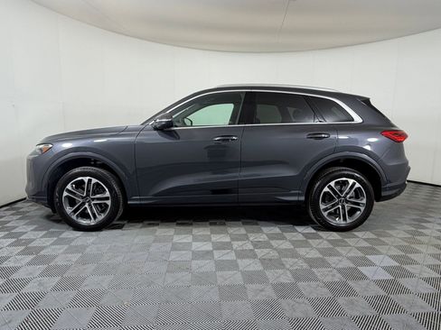 Used 2025 Audi Q5 Premium w/ Convenience Package image 2