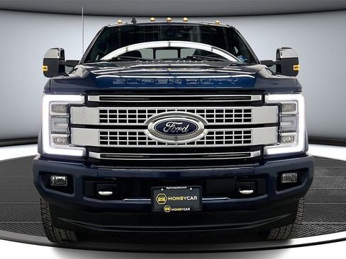 Used 2019 Ford F250 Platinum w/ Platinum Ultimate Package image 2