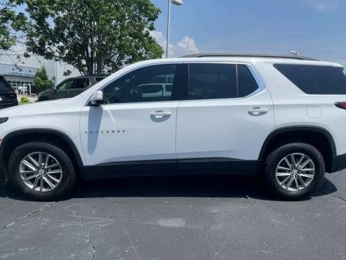 Used 2023 Chevrolet Traverse LT FWD image 5