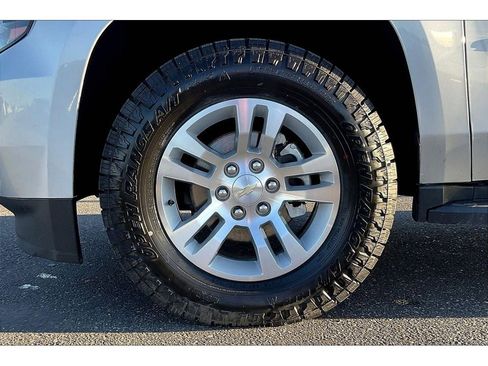 Used 2018 Chevrolet Suburban LT image 10