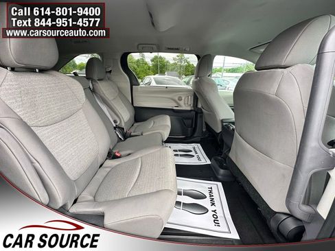 Used 2024 Toyota Sienna LE FWD image 28