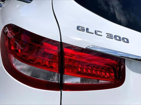 Used 2019 Mercedes-Benz GLC 300 4MATIC image 29