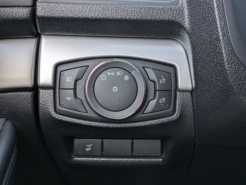Used 2017 Ford Explorer XLT w/ Equipment Group 202A FWD image 21