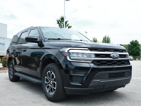 Used 2024 Ford Expedition XLT RWD image 3