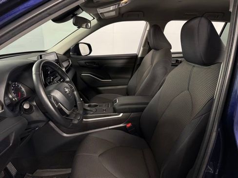 Used 2022 Toyota Highlander LE image 14