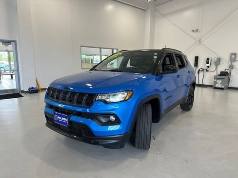 Used 2023 Jeep Compass Latitude w/ Sun and Sound Group AWD/4WD image 10