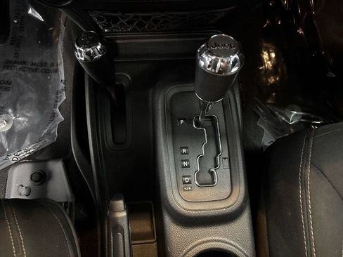 Used 2018 Jeep Wrangler Unlimited Sport AWD/4WD image 19