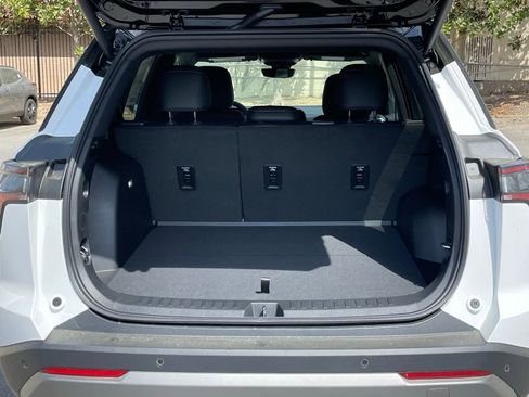 New 2026 Chevrolet Equinox LT w/ Convenience Package II FWD image 7