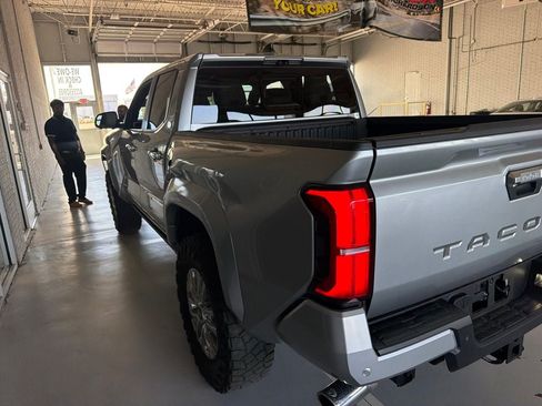 Used 2025 Toyota Tacoma Limited AWD/4WD image 12
