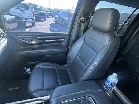 Used 2022 GMC Yukon XL Denali image 3