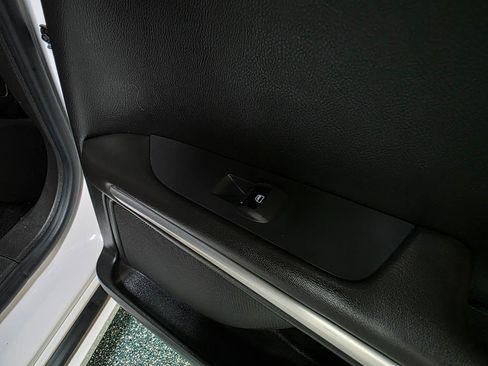 Used 2013 Lincoln MKZ FWD image 24