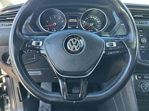 Used 2018 Volkswagen Tiguan SE w/ Panoramic Sunroof Package FWD image 21