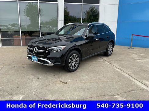 Used 2025 Mercedes-Benz GLC 300 4MATIC image 1