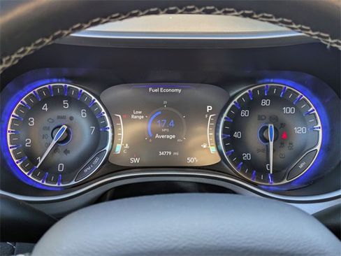 Used 2021 Chrysler Pacifica Touring w/ S Appearance Package image 19