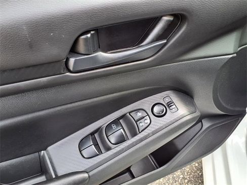 Used 2024 Nissan Altima 2.5 S image 15