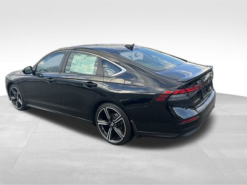 Used 2025 Honda Accord Sport image 3