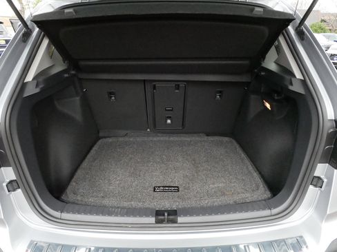 Certified 2023 Volkswagen Taos SE w/ Panoramic Sunroof Package AWD/4WD image 18