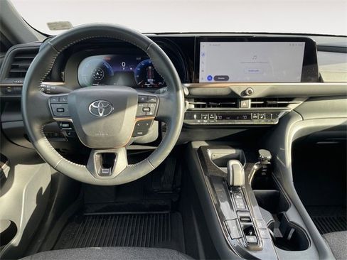 Used 2024 Toyota Crown XLE image 10