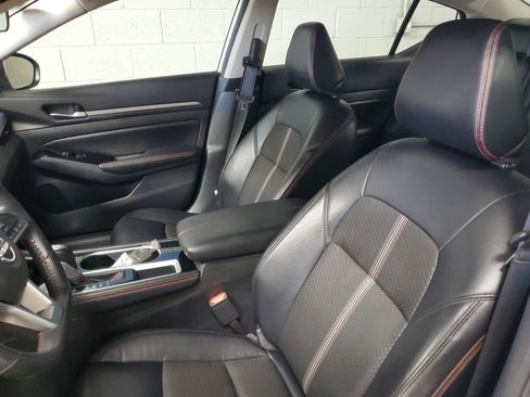 Used 2024 Nissan Altima 2.5 SR FWD image 17