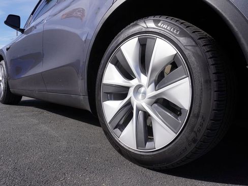 Used 2023 Tesla Model Y Long Range image 7