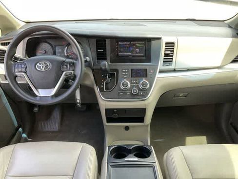 Used 2015 Toyota Sienna LE FWD image 18