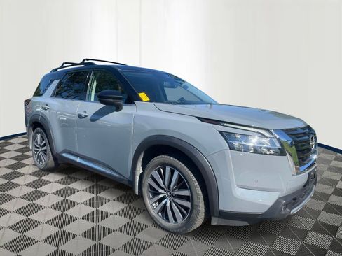 Used 2022 Nissan Pathfinder Platinum w/ Lighting Package (N92) AWD/4WD image 3