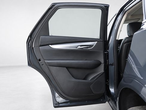 Used 2019 Cadillac XT5 Premium Luxury FWD image 16
