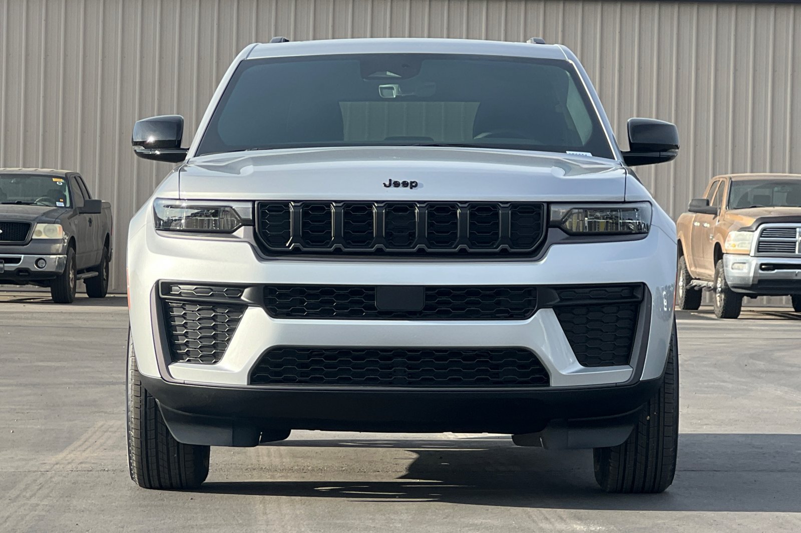 New 2026 Jeep Grand Cherokee Altitude AWD/4WD image 2