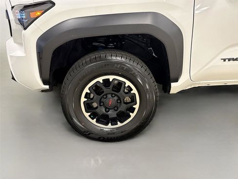 Used 2024 Toyota Tacoma TRD Off-Road AWD/4WD image 27