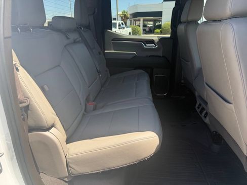 Used 2022 GMC Sierra 1500 SLT w/ X31 Off-Road Package AWD/4WD image 17