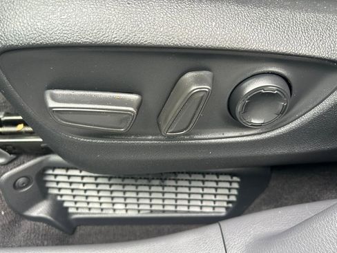 Used 2023 Toyota Sienna XLE AWD/4WD image 11