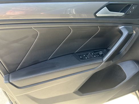 Certified 2022 Volkswagen Tiguan SE FWD image 12