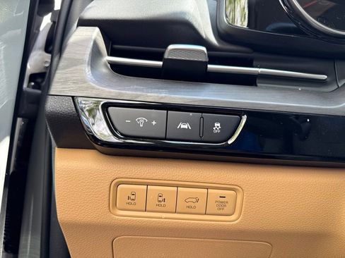 Used 2024 Kia Carnival EX FWD image 14
