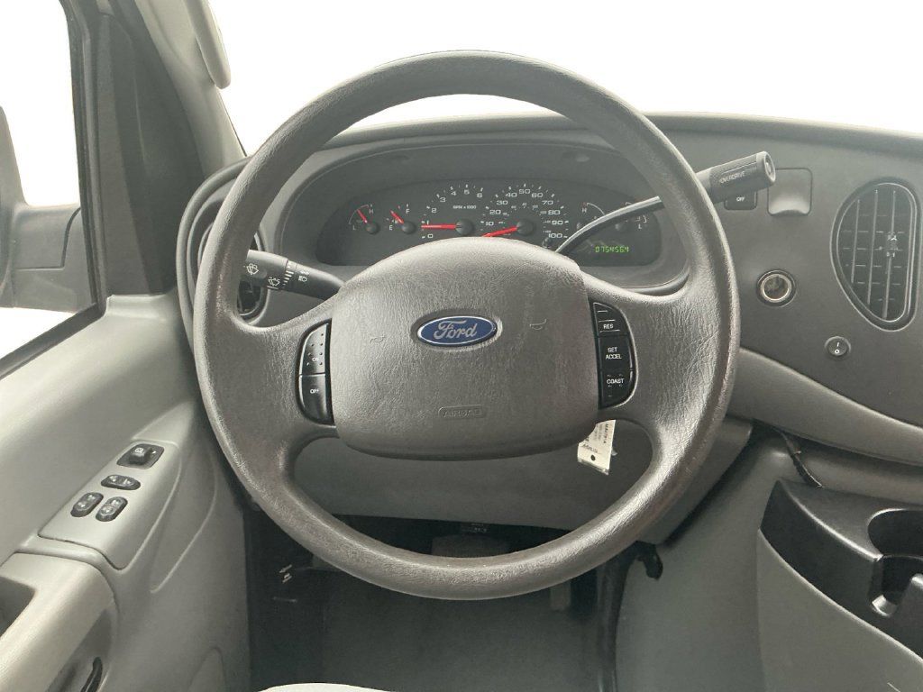 Used 2006 Ford E-350 and Econoline 350 Extended Wagon Super Duty RWD image 18
