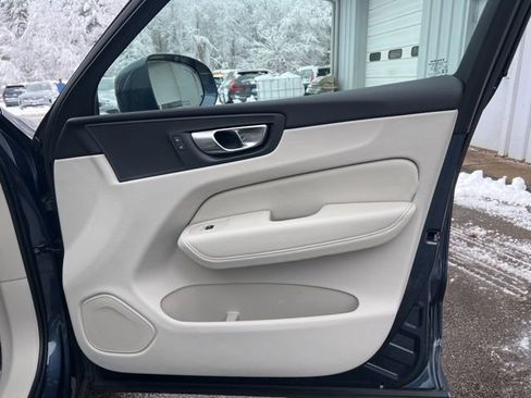 Certified 2023 Volvo XC60 B5 Plus w/ Climate Package image 16