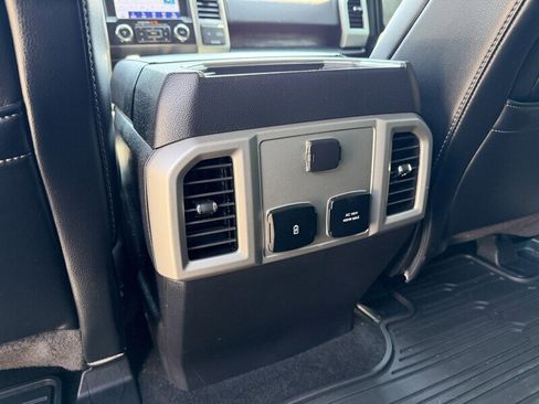 Used 2019 Ford F150 Lariat image 28