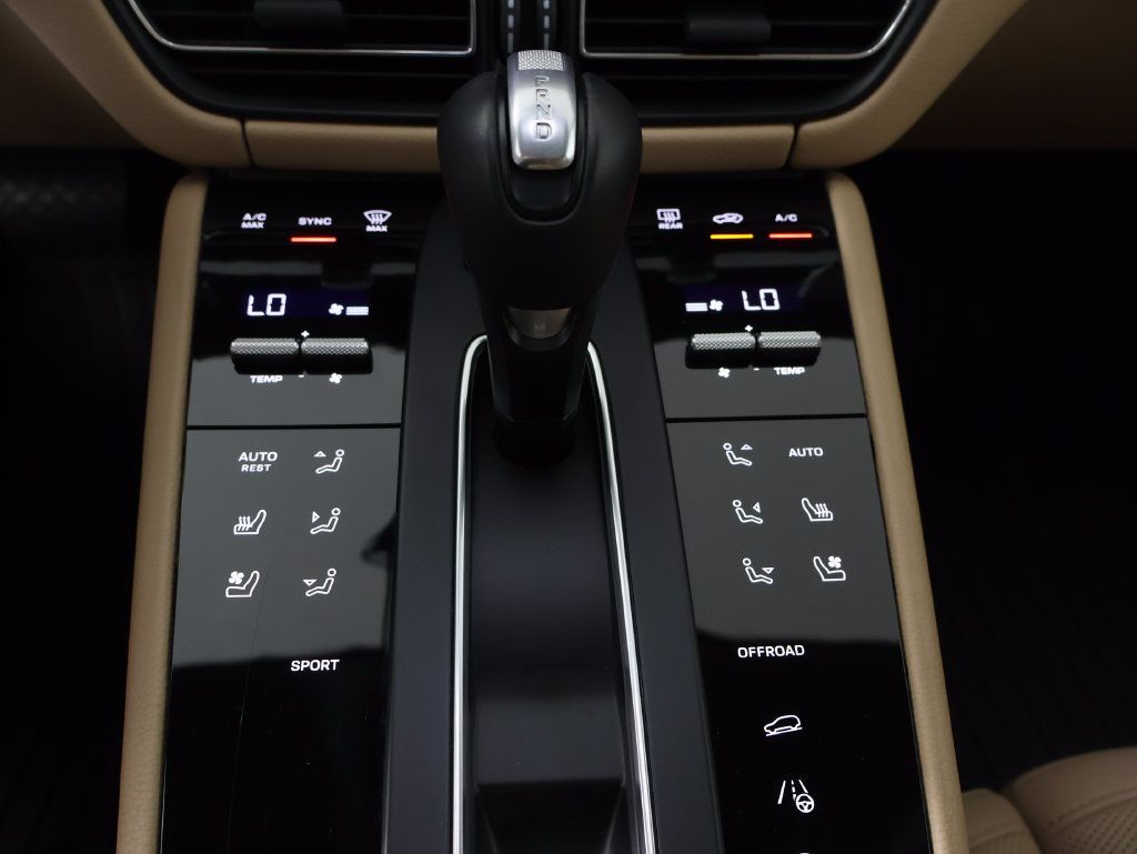 Certified 2026 Porsche Macan AWD/4WD image 21