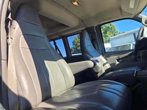 Used 2016 GMC Savana 3500 LS image 13