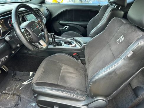 Used 2017 Dodge Challenger R/T Scat Pack w/ Leather Interior Group RWD image 21