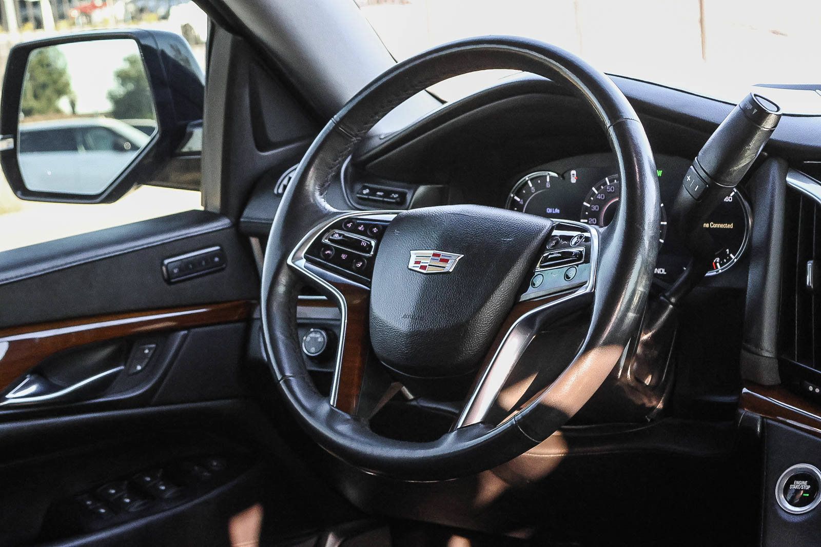 Used 2019 Cadillac Escalade Premium Luxury w/ Escalade Sport Edition AWD/4WD image 23